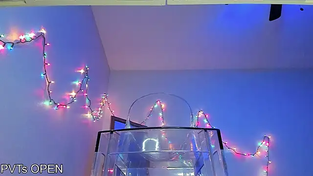 Peaches N Kreme online show from 12-05-25, 06:22