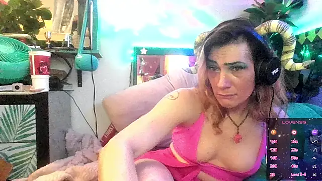 Snapshot of Valosaurus chatting on 05-14-26, 02:57 Valosaurus online show from 05-14-26, 02:57