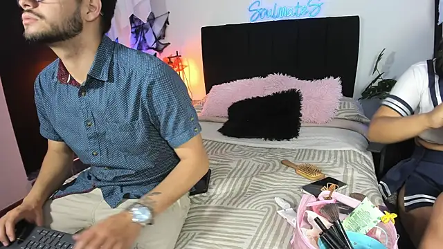 Snapshot of -soulmate-s chatting on 10-21-25, 02:40 -soulmate-s online show from 10-21-25, 02:40