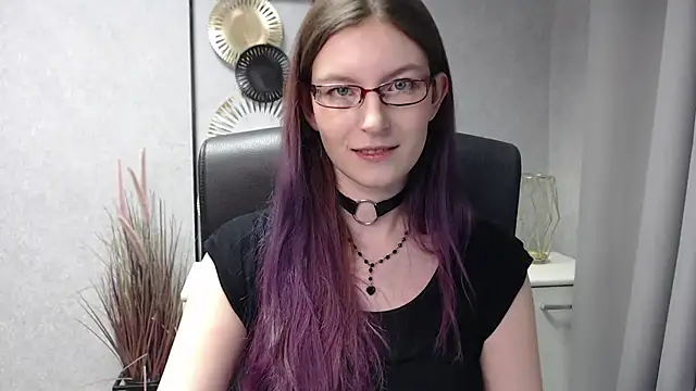 Snapshot of emmaxDelight chatting on 12-12-24, 07:08 emmaxDelight online show from 12-12-24, 07:08