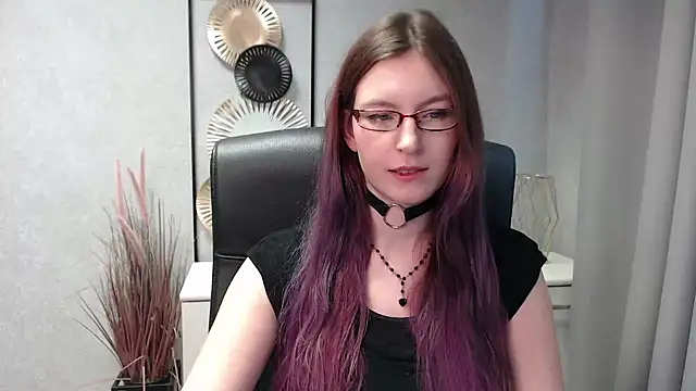 Snapshot of emmaxDelight chatting on 12-12-24, 10:24 emmaxDelight online show from 12-12-24, 10:24