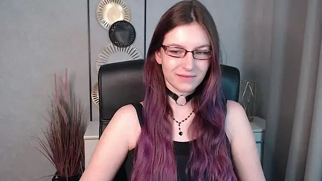 Snapshot of emmaxDelight chatting on 12-13-24, 06:31 emmaxDelight online show from 12-13-24, 06:31