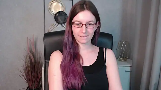 Snapshot of emmaxDelight chatting on 12-14-24, 02:31 emmaxDelight online show from 12-14-24, 02:31