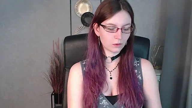 Snapshot of emmaxDelight chatting on 12-18-24, 06:32 emmaxDelight online show from 12-18-24, 06:32