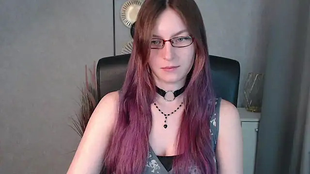 Snapshot of emmaxDelight chatting on 12-18-24, 10:08 emmaxDelight online show from 12-18-24, 10:08