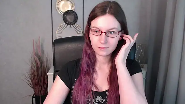 Snapshot of emmaxDelight chatting on 12-28-24, 07:33 emmaxDelight online show from 12-28-24, 07:33