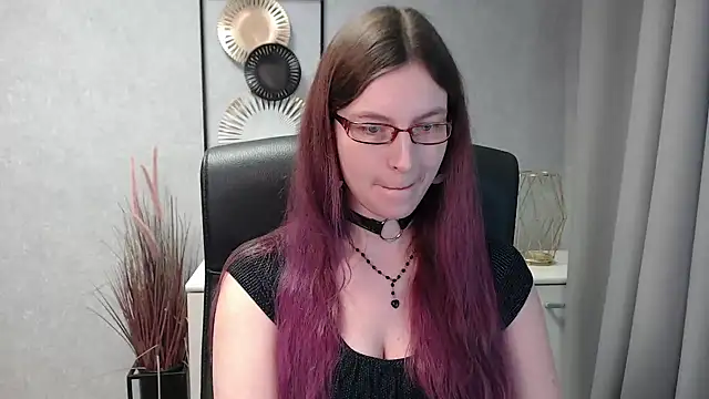 Snapshot of emmaxDelight chatting on 12-29-24, 10:45 emmaxDelight online show from 12-29-24, 10:45