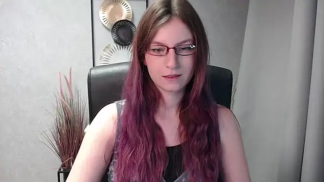 Snapshot of emmaxDelight chatting on 12-30-24, 08:43 emmaxDelight online show from 12-30-24, 08:43