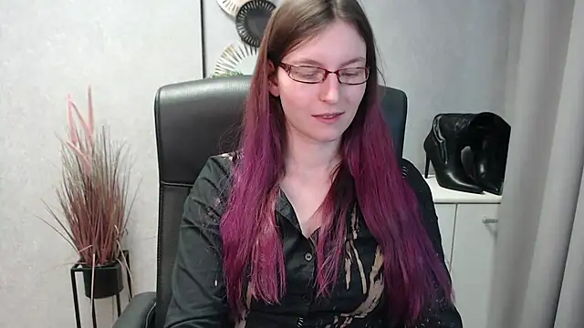 Snapshot of emmaxDelight chatting on 02-01-25, 10:37 emmaxDelight online show from 02-01-25, 10:37