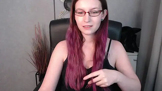 Snapshot of emmaxDelight chatting on 02-04-25, 06:36 emmaxDelight online show from 02-04-25, 06:36