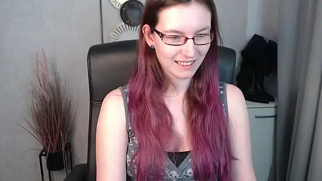 Snapshot of emmaxDelight chatting on 02-06-25, 11:21 emmaxDelight online show from 02-06-25, 11:21