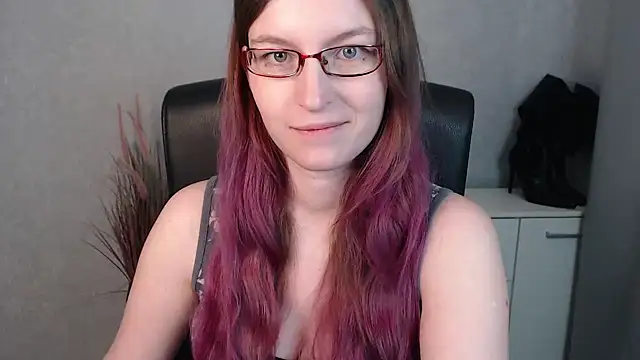 Snapshot of emmaxDelight chatting on 02-12-25, 10:14 emmaxDelight online show from 02-12-25, 10:14