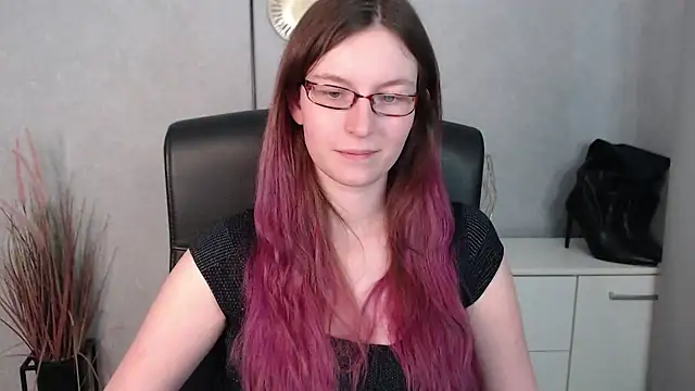 Snapshot of emmaxDelight chatting on 02-14-25, 12:36 emmaxDelight online show from 02-14-25, 12:36