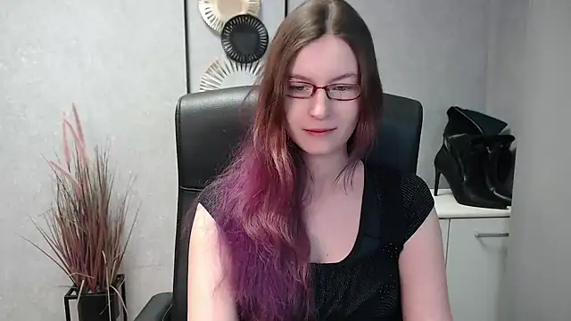 Snapshot of emmaxDelight chatting on 02-18-25, 06:37 emmaxDelight online show from 02-18-25, 06:37