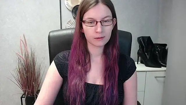 Snapshot of emmaxDelight chatting on 02-18-25, 10:05 emmaxDelight online show from 02-18-25, 10:05