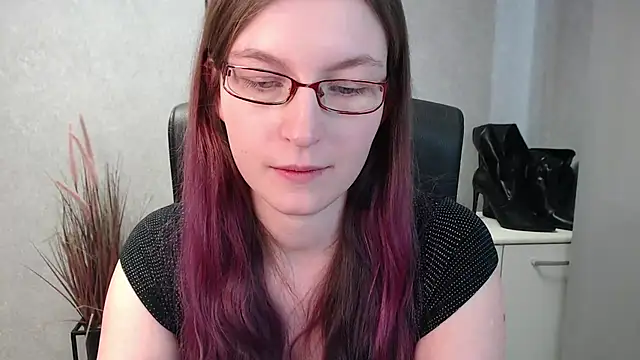 Snapshot of emmaxDelight chatting on 02-18-25, 01:11 emmaxDelight online show from 02-18-25, 01:11