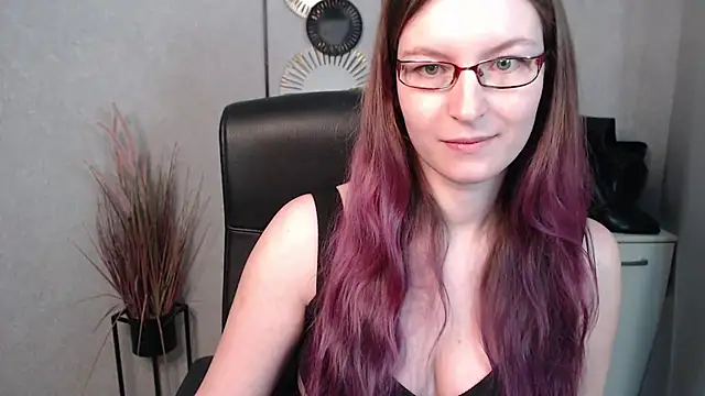 Snapshot of emmaxDelight chatting on 02-26-25, 09:42 emmaxDelight online show from 02-26-25, 09:42