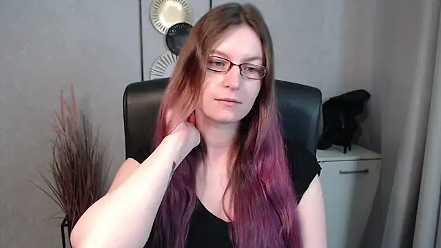 Snapshot of emmaxDelight chatting on 03-05-25, 10:33 emmaxDelight online show from 03-05-25, 10:33