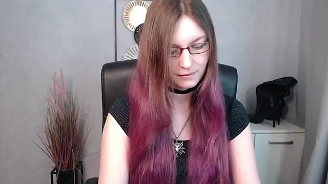 Snapshot of emmaxDelight chatting on 03-15-25, 07:42 emmaxDelight online show from 03-15-25, 07:42