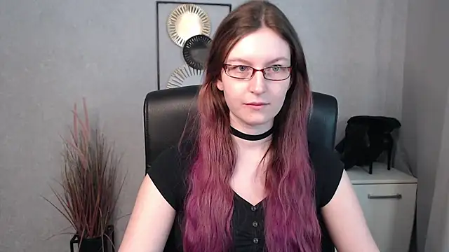 Snapshot of emmaxDelight chatting on 03-18-25, 06:36 emmaxDelight online show from 03-18-25, 06:36