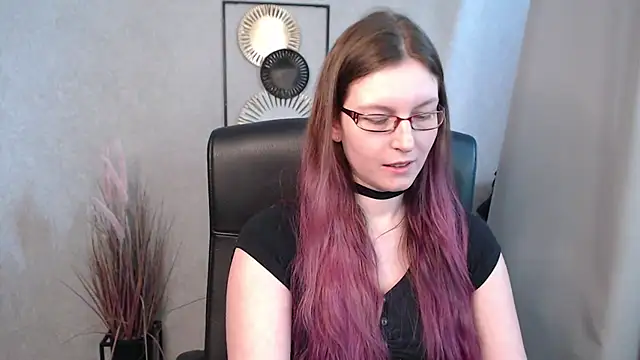 Snapshot of emmaxDelight chatting on 03-18-25, 01:31 emmaxDelight online show from 03-18-25, 01:31