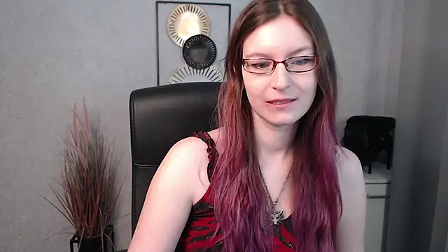 Snapshot of emmaxDelight chatting on 03-20-25, 06:41 emmaxDelight online show from 03-20-25, 06:41