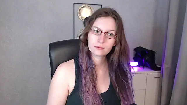 Snapshot of emmaxDelight chatting on 09-11-25, 05:29 emmaxDelight online show from 09-11-25, 05:29