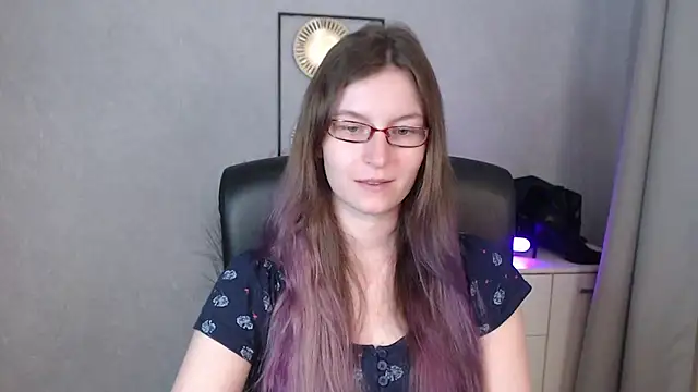 Snapshot of emmaxDelight chatting on 09-15-25, 05:51 emmaxDelight online show from 09-15-25, 05:51