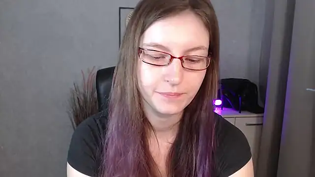 Snapshot of emmaxDelight chatting on 09-18-25, 05:42 emmaxDelight online show from 09-18-25, 05:42