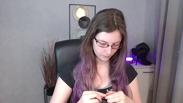 Snapshot of emmaxDelight chatting on 09-19-25, 05:31 emmaxDelight online show from 09-19-25, 05:31