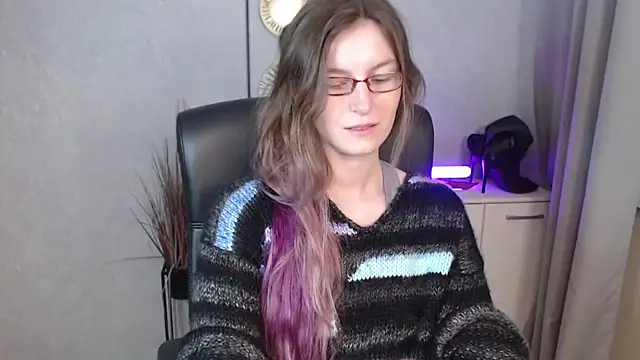 Snapshot of emmaxDelight chatting on 09-22-25, 05:31 emmaxDelight online show from 09-22-25, 05:31