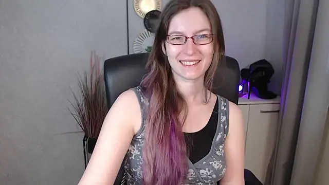 Snapshot of emmaxDelight chatting on 09-24-25, 06:17 emmaxDelight online show from 09-24-25, 06:17