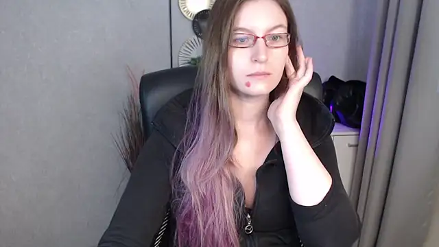 Snapshot of emmaxDelight chatting on 10-02-25, 05:25 emmaxDelight online show from 10-02-25, 05:25