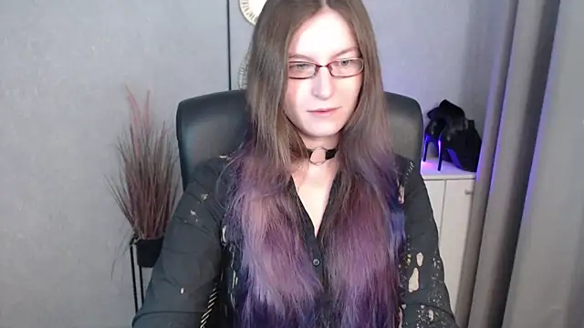 Snapshot of emmaxDelight chatting on 10-07-25, 05:37 emmaxDelight online show from 10-07-25, 05:37