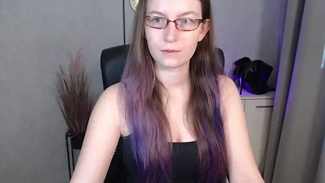 Snapshot of emmaxDelight chatting on 10-11-25, 06:12 emmaxDelight online show from 10-11-25, 06:12