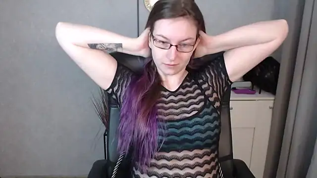 Snapshot of emmaxDelight chatting on 10-23-25, 06:45 emmaxDelight online show from 10-23-25, 06:45