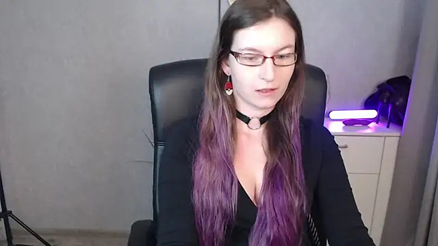 Snapshot of emmaxDelight chatting on 10-27-25, 06:28 emmaxDelight online show from 10-27-25, 06:28