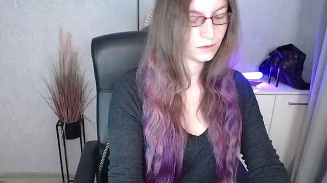 Snapshot of emmaxDelight chatting on 10-30-25, 06:37 emmaxDelight online show from 10-30-25, 06:37