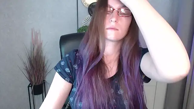 Snapshot of emmaxDelight chatting on 11-13-25, 06:23 emmaxDelight online show from 11-13-25, 06:23