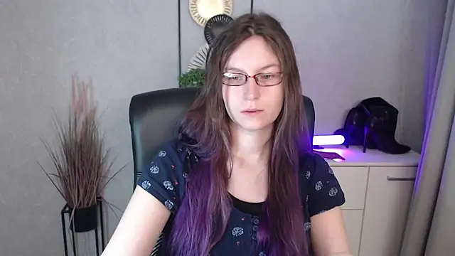 Snapshot of emmaxDelight chatting on 11-14-25, 06:56 emmaxDelight online show from 11-14-25, 06:56