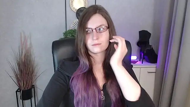 Snapshot of emmaxDelight chatting on 11-20-25, 07:19 emmaxDelight online show from 11-20-25, 07:19