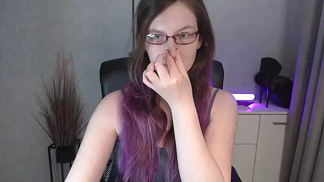 Snapshot of emmaxDelight chatting on 11-25-25, 06:35 emmaxDelight online show from 11-25-25, 06:35