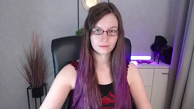 Snapshot of emmaxDelight chatting on 11-28-25, 06:27 emmaxDelight online show from 11-28-25, 06:27