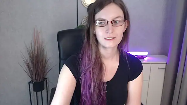 Snapshot of emmaxDelight chatting on 12-01-25, 06:29 emmaxDelight online show from 12-01-25, 06:29