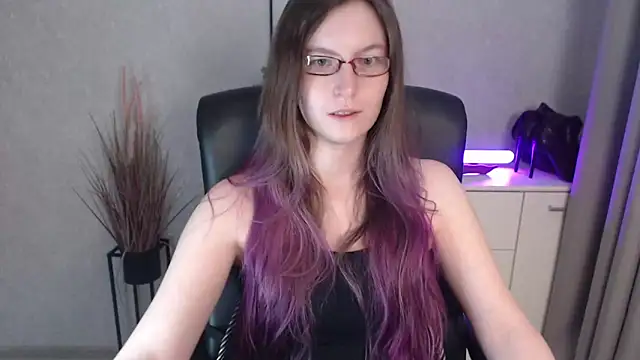 Snapshot of emmaxDelight chatting on 12-04-25, 07:17 emmaxDelight online show from 12-04-25, 07:17