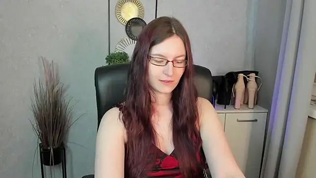 Snapshot of emmaxDelight chatting on 06-11-26, 05:27 emmaxDelight online show from 06-11-26, 05:27