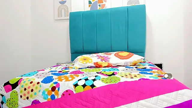 Snapshot of victoria_love89 chatting on 03-02-25, 05:44 victoria love89 online show from 03-02-25, 05:44