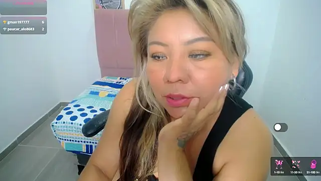 Snapshot of victoria_love89 chatting on 03-23-25, 06:37 victoria love89 online show from 03-23-25, 06:37