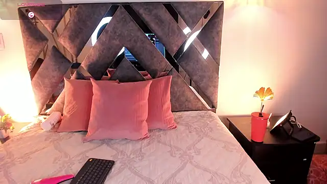 Snapshot of Mia_ross16 chatting on 02-04-25, 07:44 Mia ross16 online show from 02-04-25, 07:44