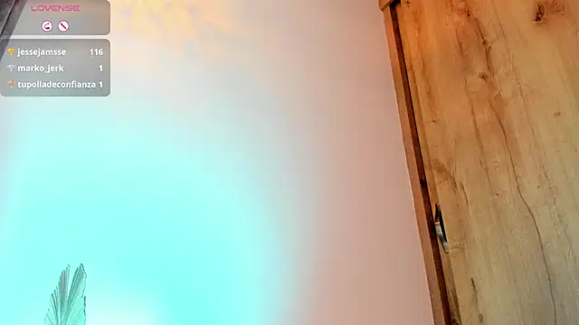 Snapshot of Mia_ross16 chatting on 02-16-25, 07:05 Mia ross16 online show from 02-16-25, 07:05